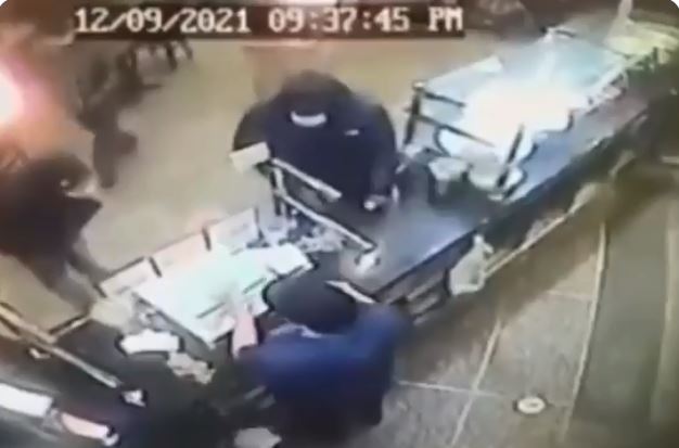 Philly thief tries to rob pizza joint and gets shot directly in the face… Here’s the video…